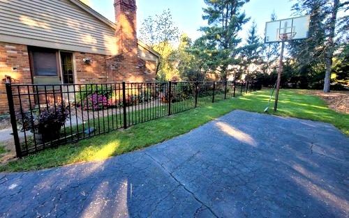 Aluminum EFF-20 ornamental fence, black, 4 ft high